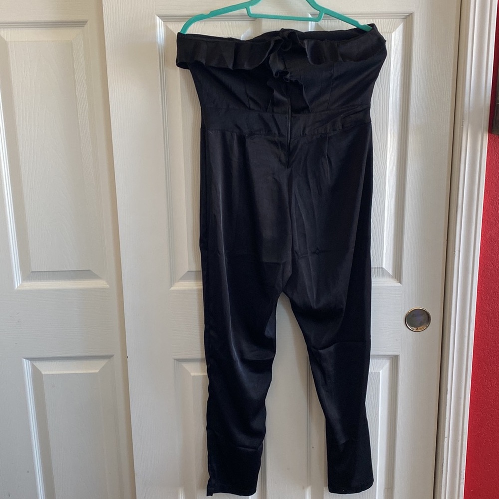 Black jump cropped jumpsuit with ruffle accent - Picture 3 of 3